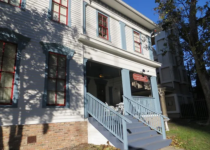 Austin Folk House Hotel