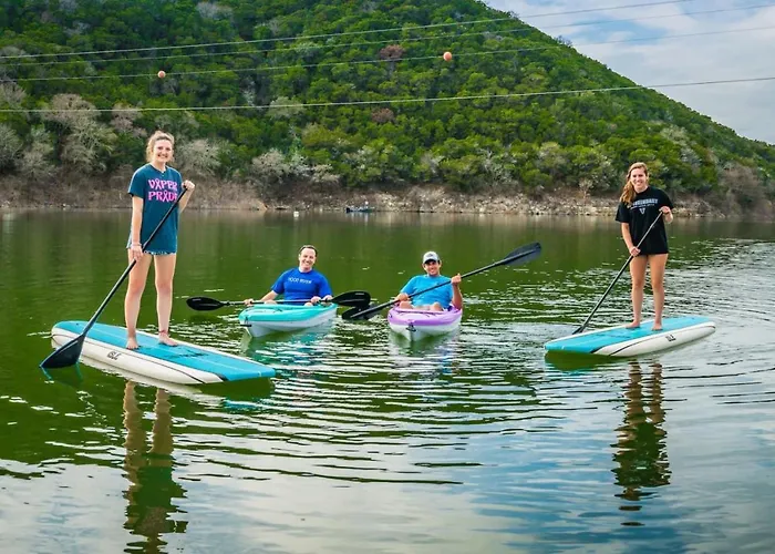 Camp Sandy Lakefront, Pool,H Tub, Sand Volleyball Austin