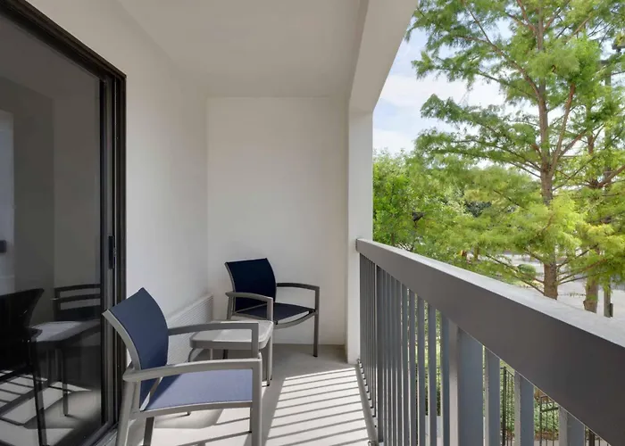 Courtyard Austin South Hotel