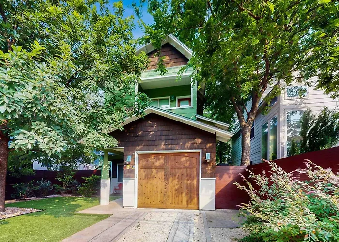 Giraffic Park Villa Austin