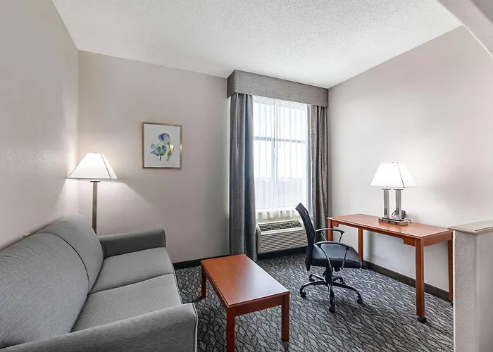 Quality Suites Austin South Street Elmo District