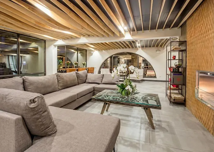 Ramada By Wyndham Austin South Hotel