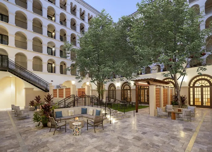 Doubletree By Hilton Austin Hotel