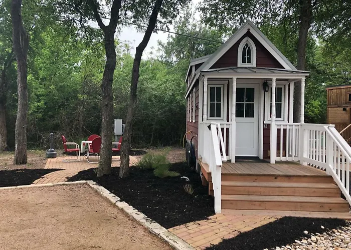 Austin'S Original Tiny Home Hotel/ Oak Forest